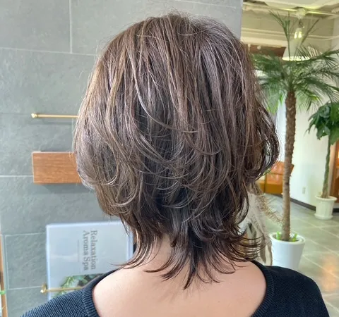 色っぽショートレイヤー×白髪ぼかしカラー